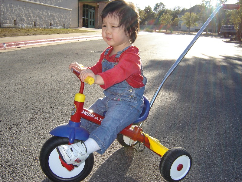 到小學練習踩腳踏車