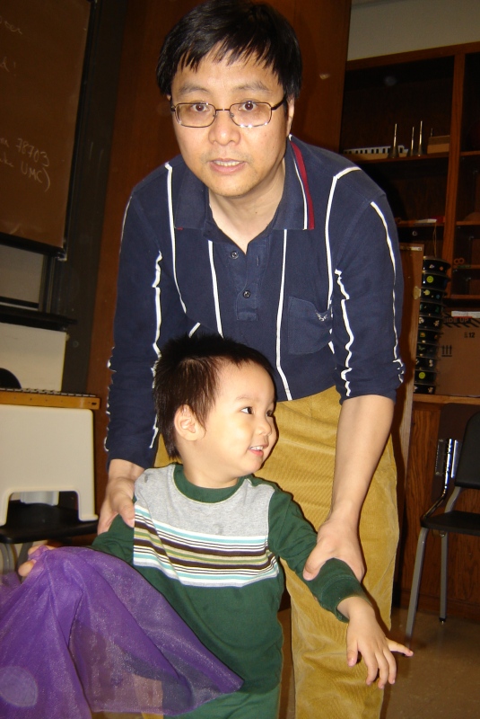 聚聚拿絲巾