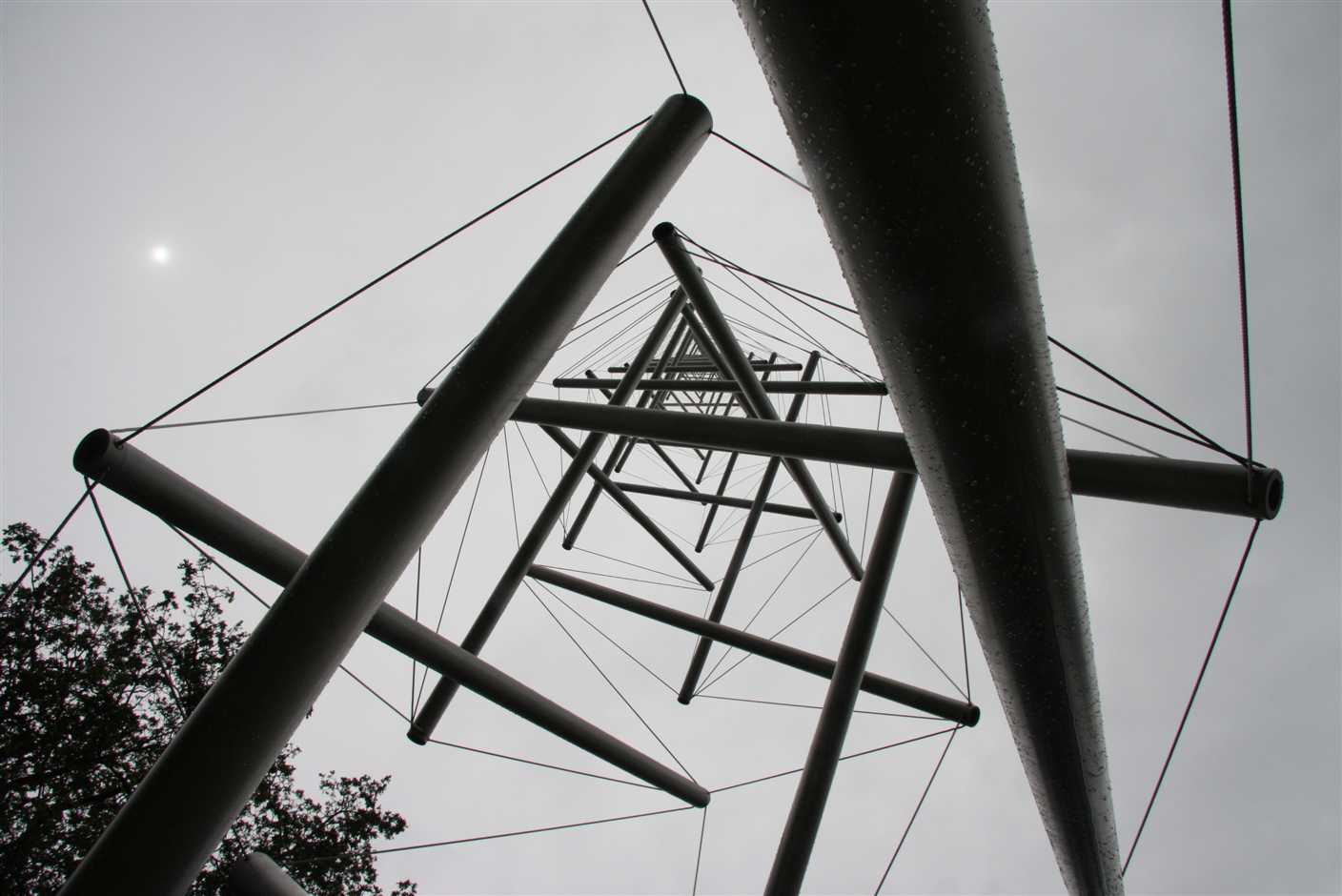 Needle tower by Kenneth Snelson