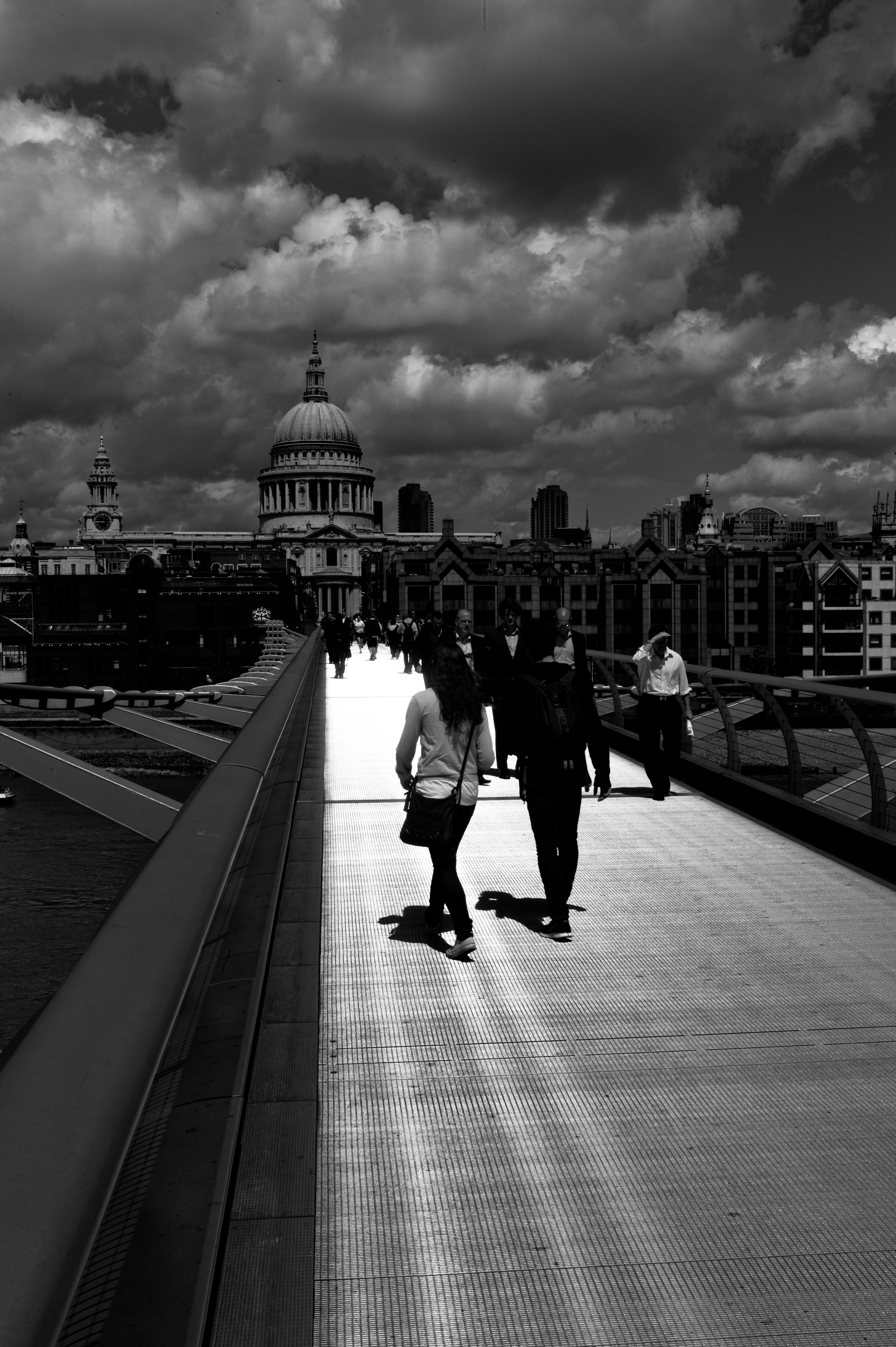 Millenium Bridge, Black and White