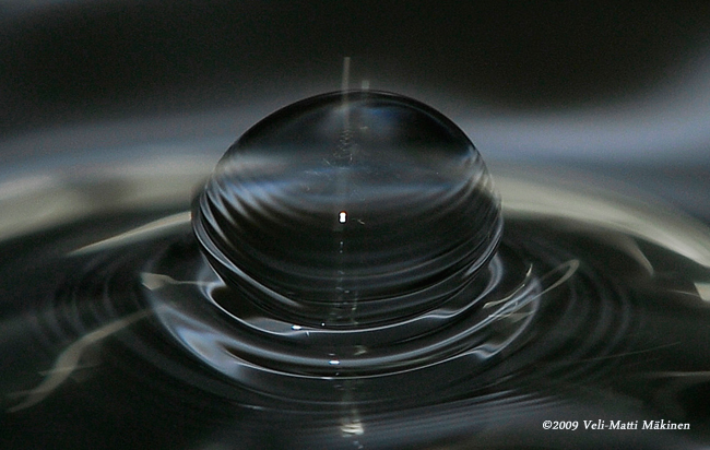 Surface structure on the raindrop
