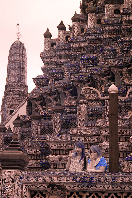 Japanese tourists at Wat Arun.