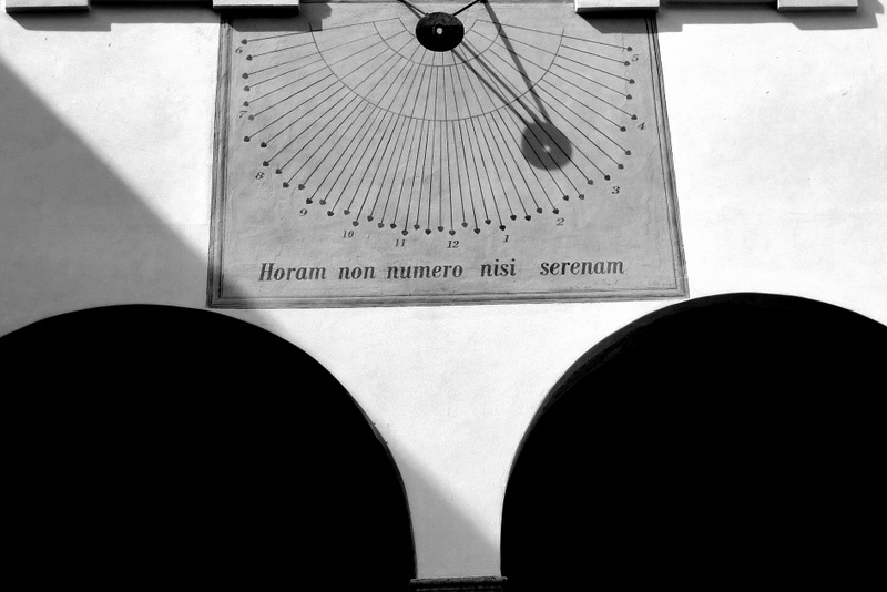 Horam non numero nisi serenam - Sundial