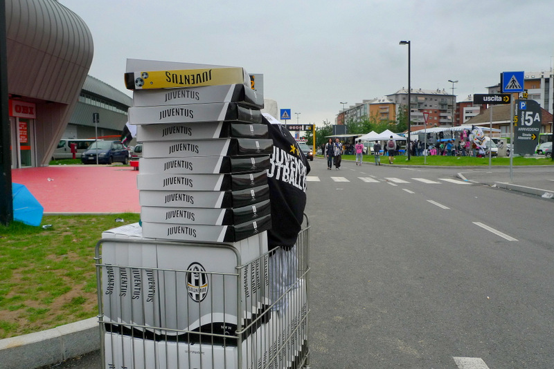 Crazy for Juventus - Italian Champion 2012 - The party supporters