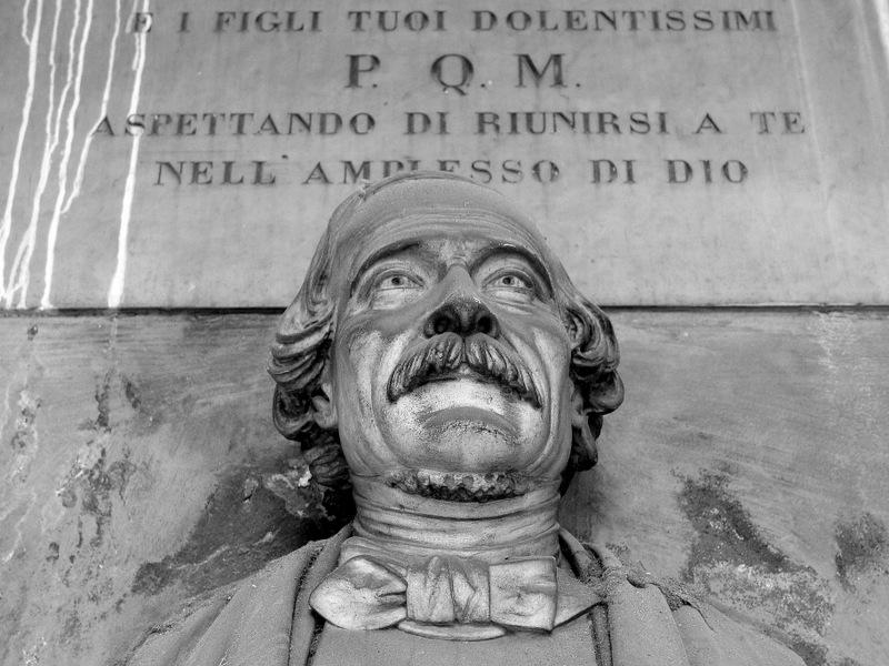 Walking trough Cemetery  of my city