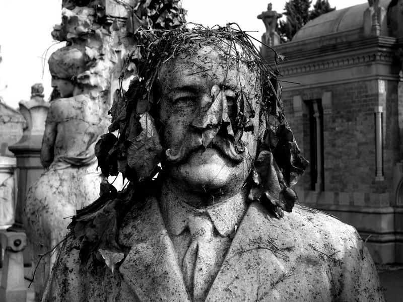 Walking trough Cemetery  of my city