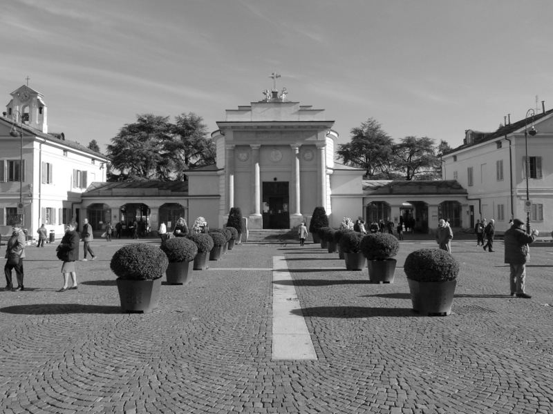 Walking trough Cemetery  of my city