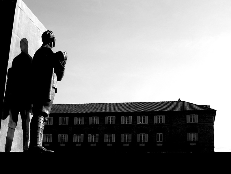 The monument to war dead