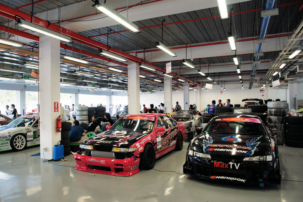 F1 Pit Building
