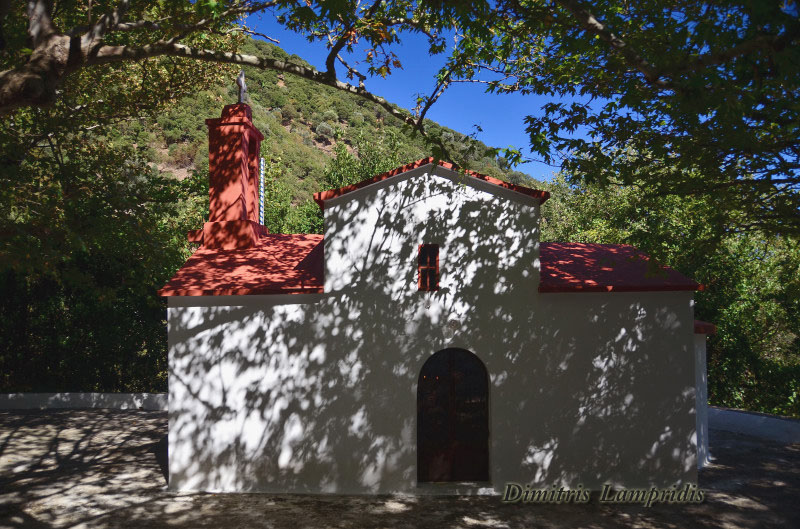 Chapel at the entrance of the gorge ...