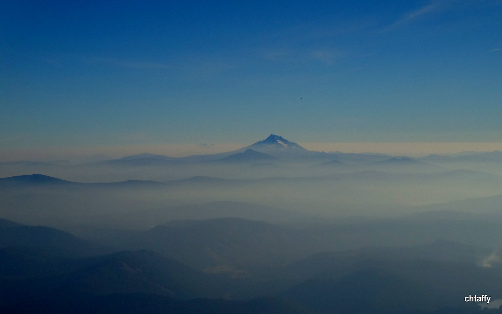 Mt Jefferson in sea of mist