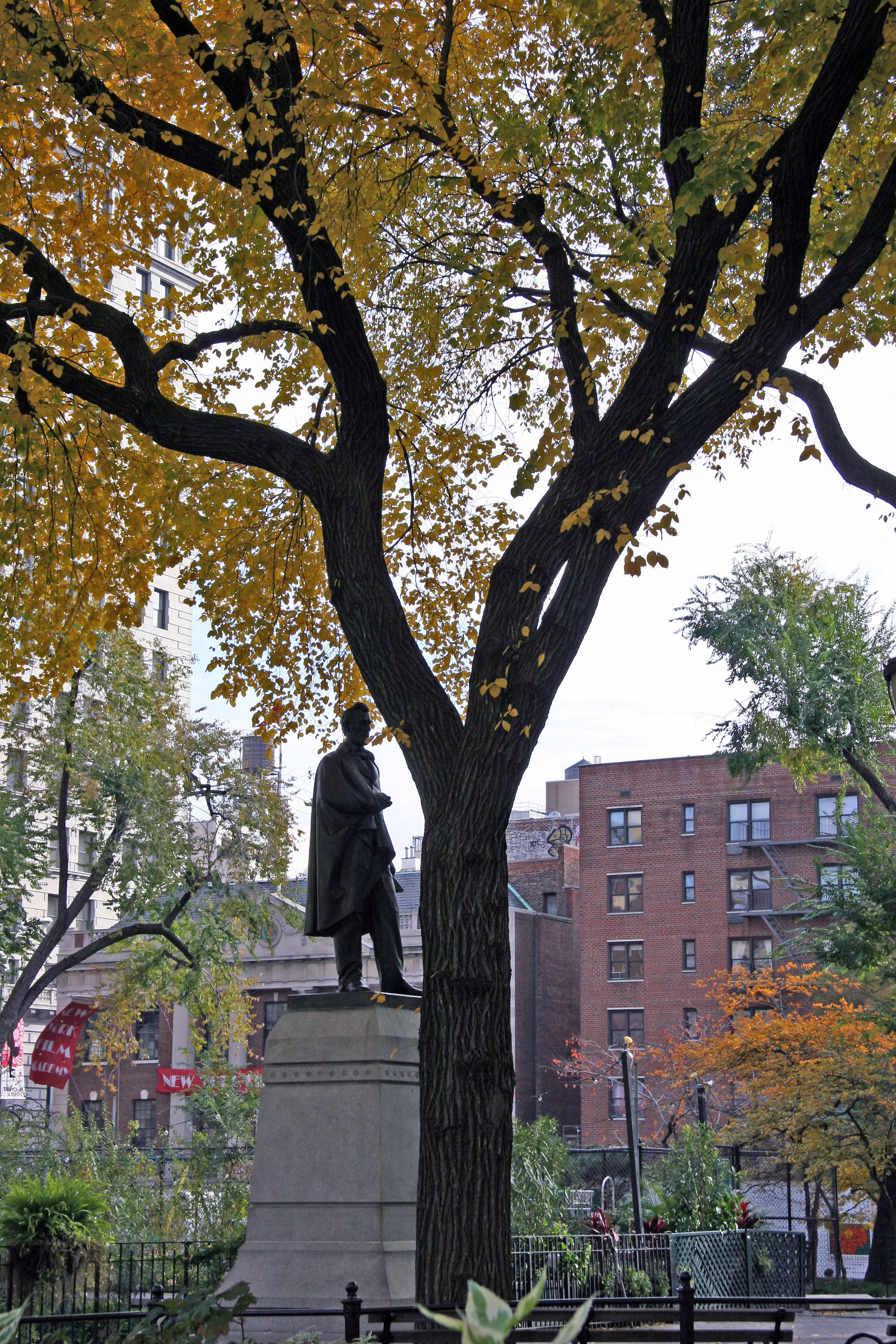 Park View - Lincoln Statue