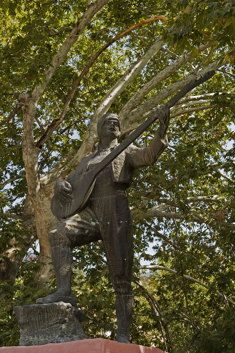 Feke Statue of Karacaoğlan 2008 5140.jpg