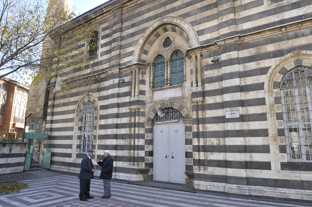 Gaziantep Alaüddevle Camii dec 2008 6902.jpg