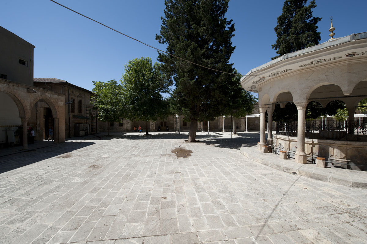 Sanliurfa June 2010 8948.jpg