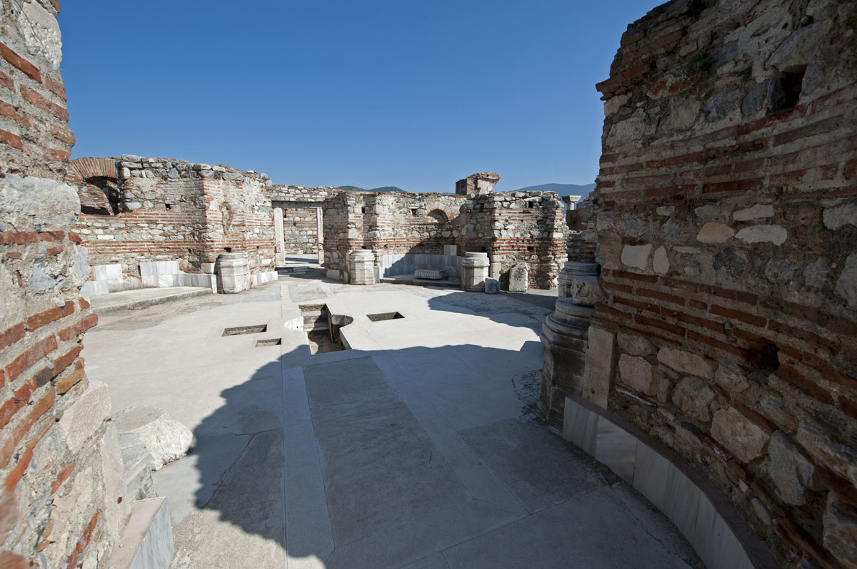 Selcuk Basilica of St John the Apostle March 2011 3230.jpg