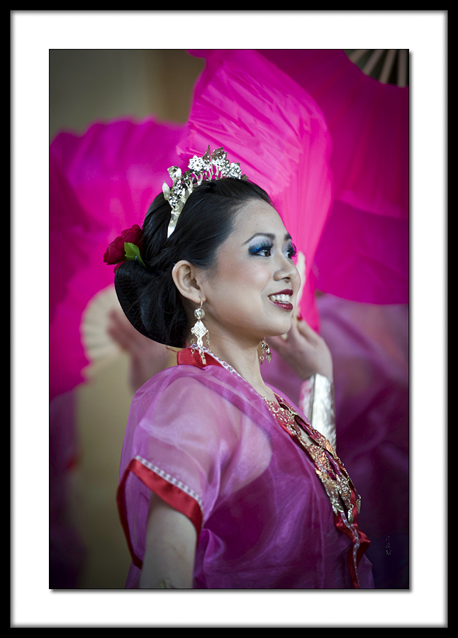 Indonesian Dancer (click imag below got Indonesian Dancers)