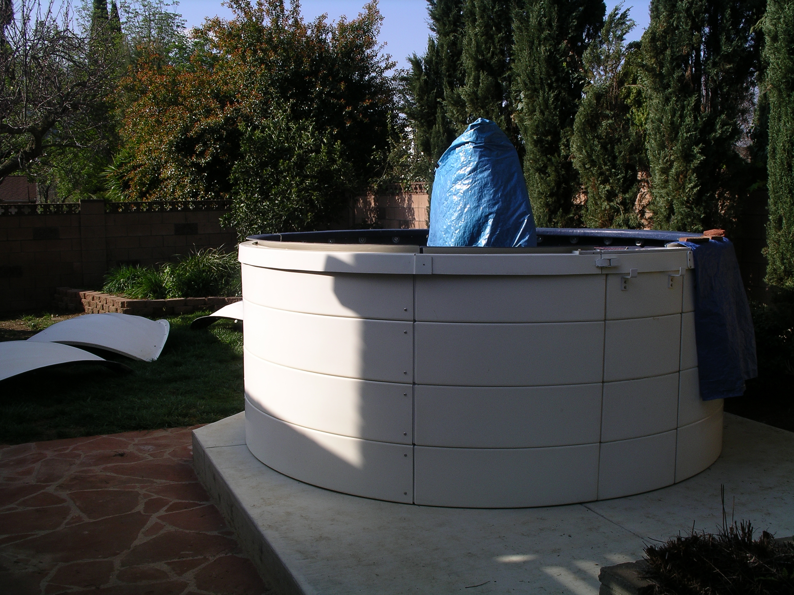 Walls complete, Ready to install dome quadrants - March 2009