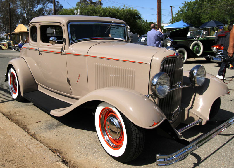 32 Ford 5-window Coupe