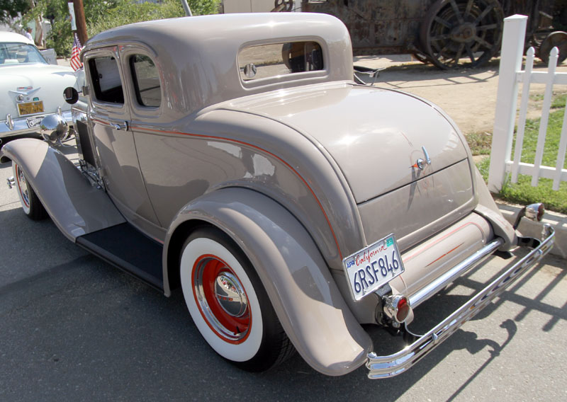 32 Ford 5-window Coupe
