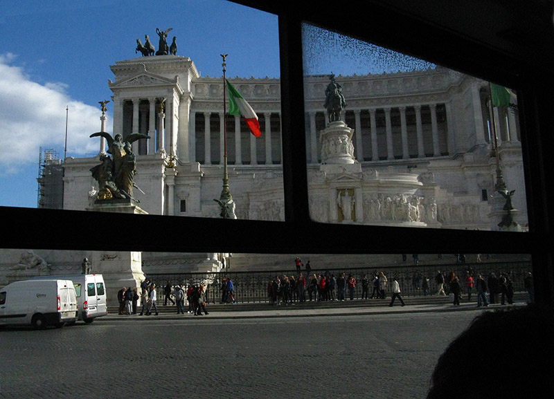 Monumento a Vittorio Emanuele II  (Vittoriano) from the bus .. 2406