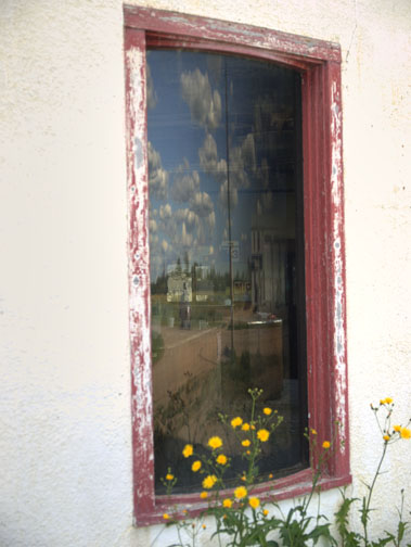 Curved glass window