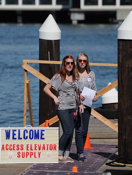 Roberts Girls & Welcome Sign