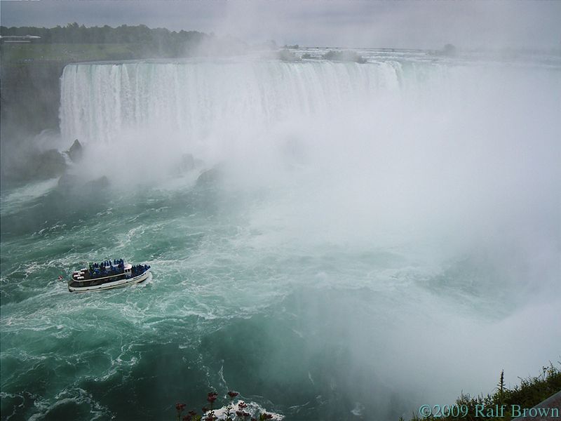 Into the mist of Horseshoe Falls
