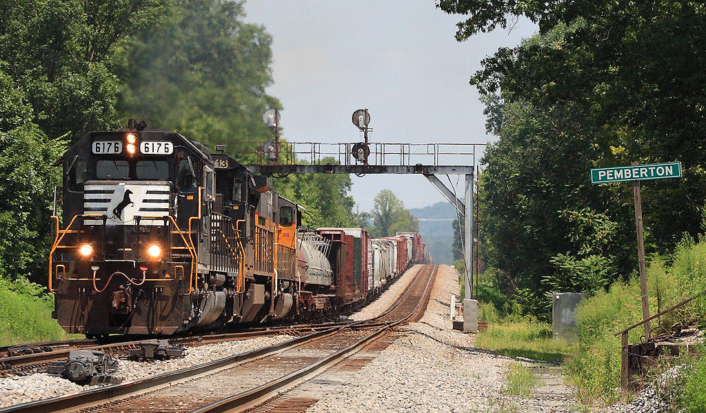 NS 143 with a SD40-2 leading at Pemberton