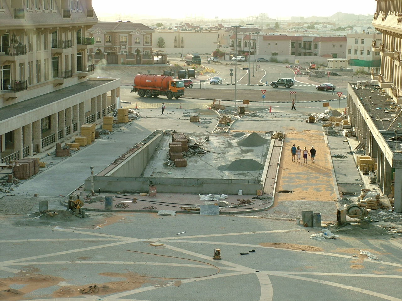 Building the main entrance to Uptown Mirdif.JPG