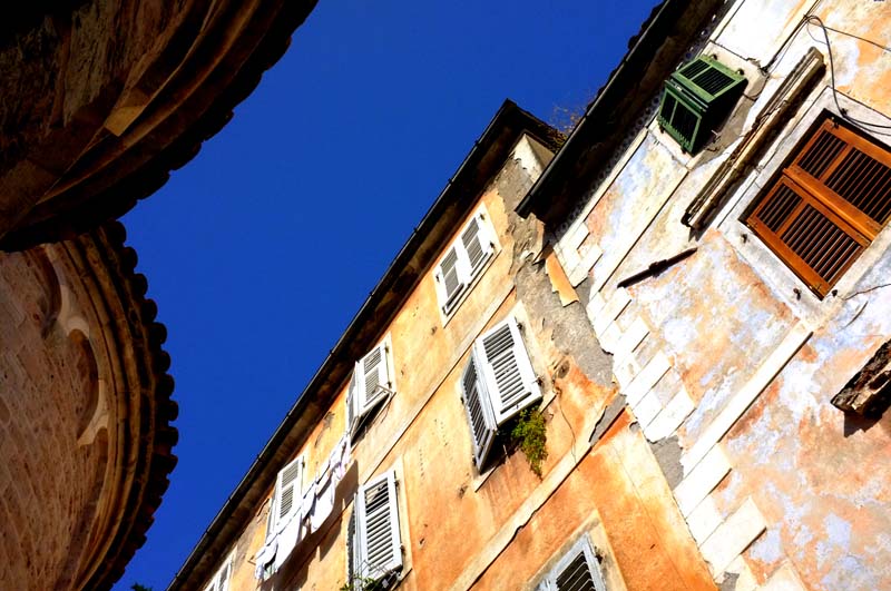 Ruelles