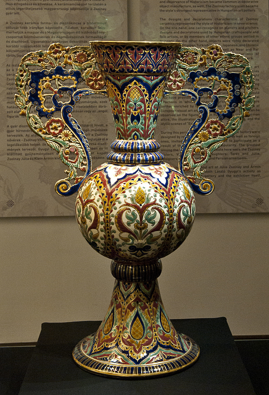 Monumental Alhambra vase (1884)