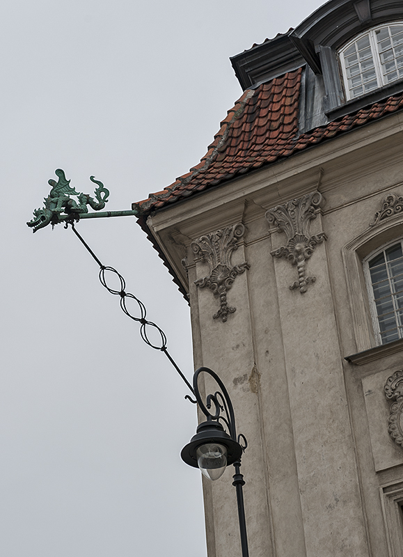 Dragon downspout