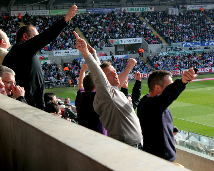 Badly Co-ordinated Mexican Wave