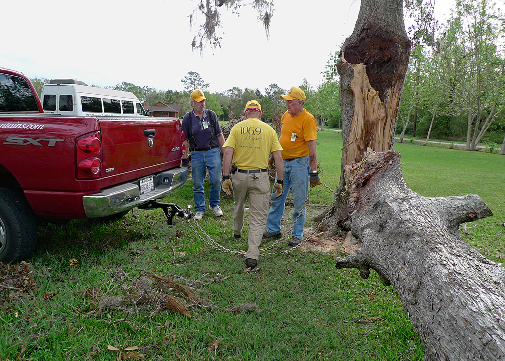 THE BIG PIECE HAD FINALLY BEEN CUT AND NOW PRESENTED A CHALLENGE TO THE TRUCK CREW