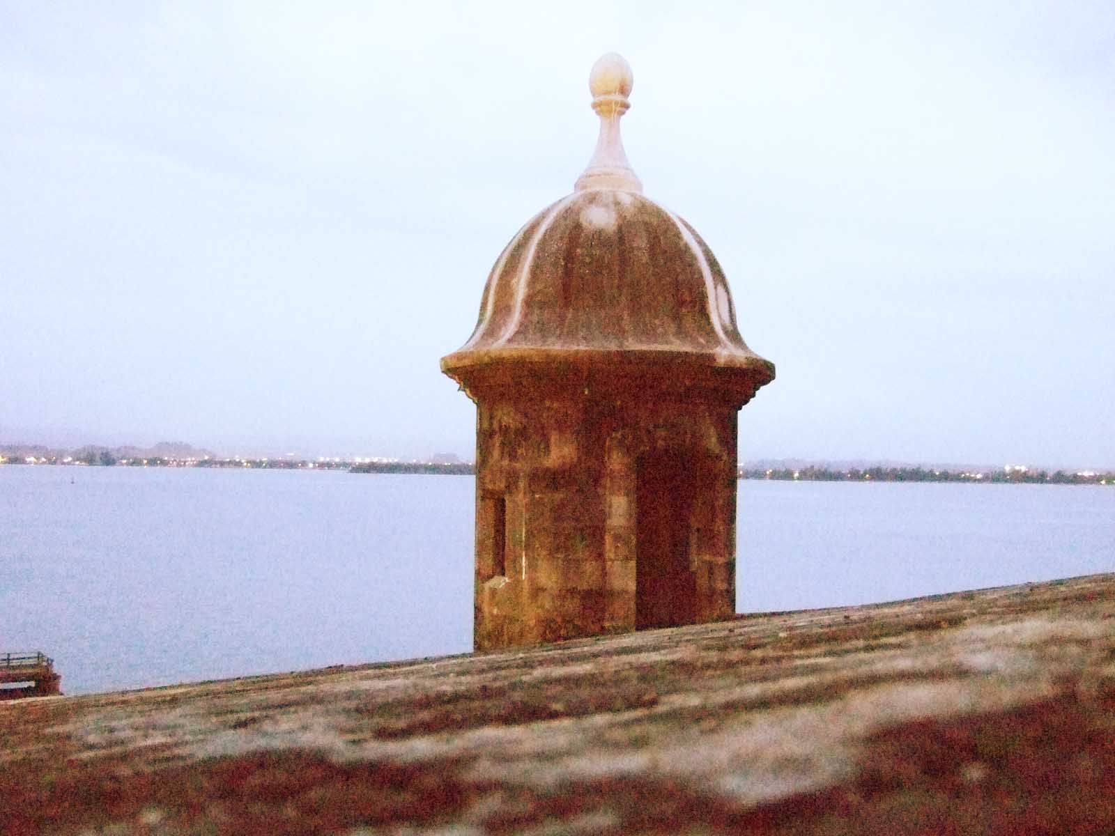 Old San Juan - guardhouse on the city wall