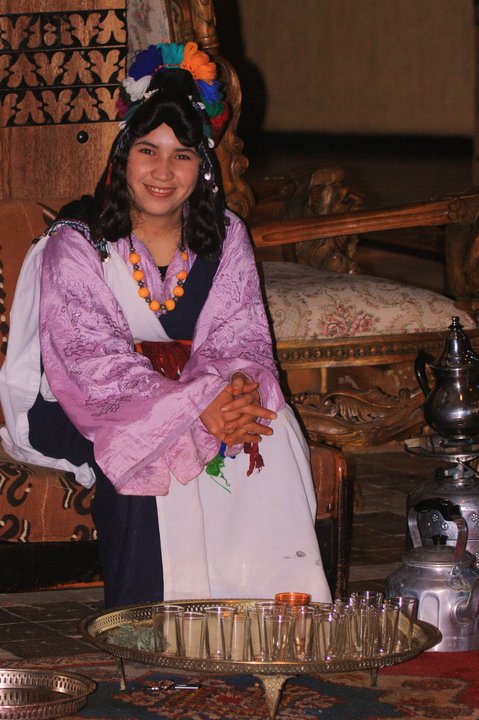 Tea maker - Vendedora de te en Boulamane Dades