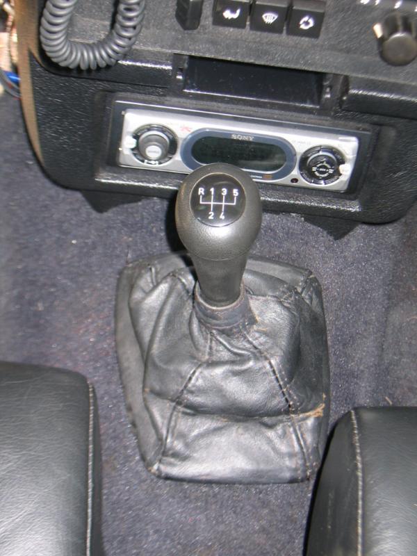 View of the original BMW style shifter( I changed it to the m47 style)