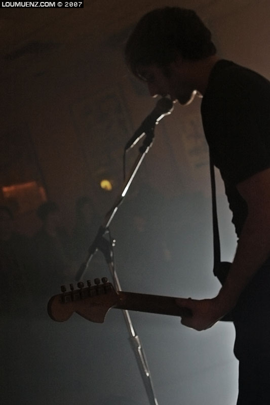 a place to bury strangers