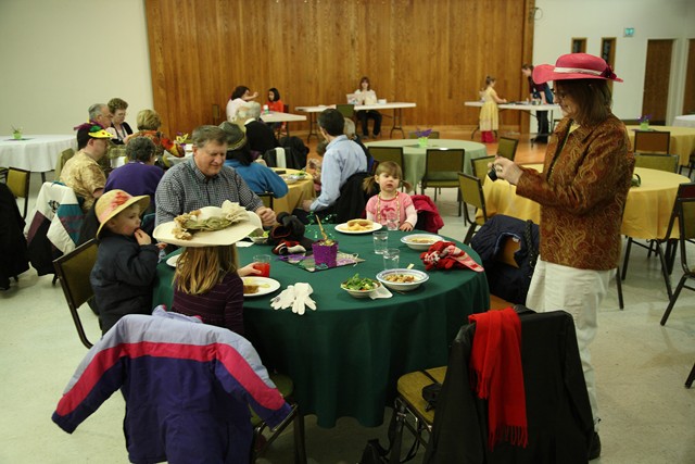 OLG_MardiGras_Dinner_Party_04Mar2011_ 014 [640x480].JPG