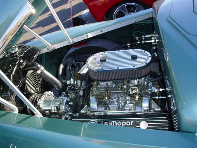 Mopar V8 engine