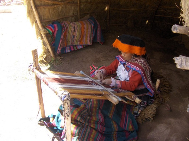 Tejedora en el Valle Sagrado