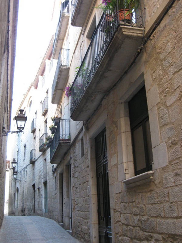 Carrer de la Fora. Call Jueu