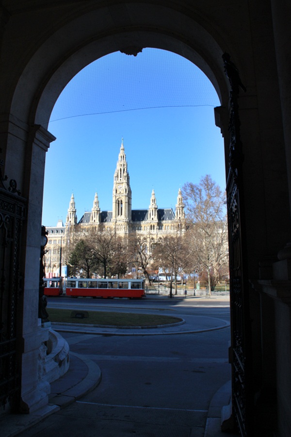 Neus Rathaus desde el Burgtheater