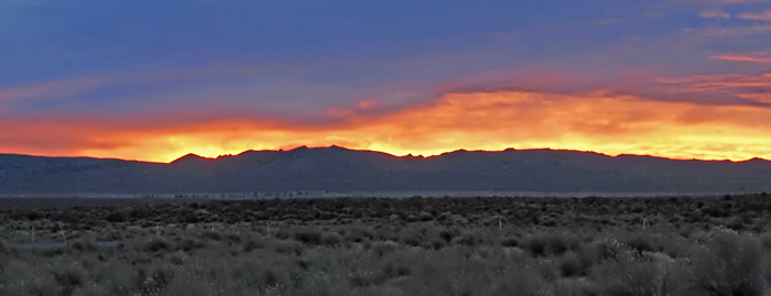 Sunrise in the vicinity of the lake.