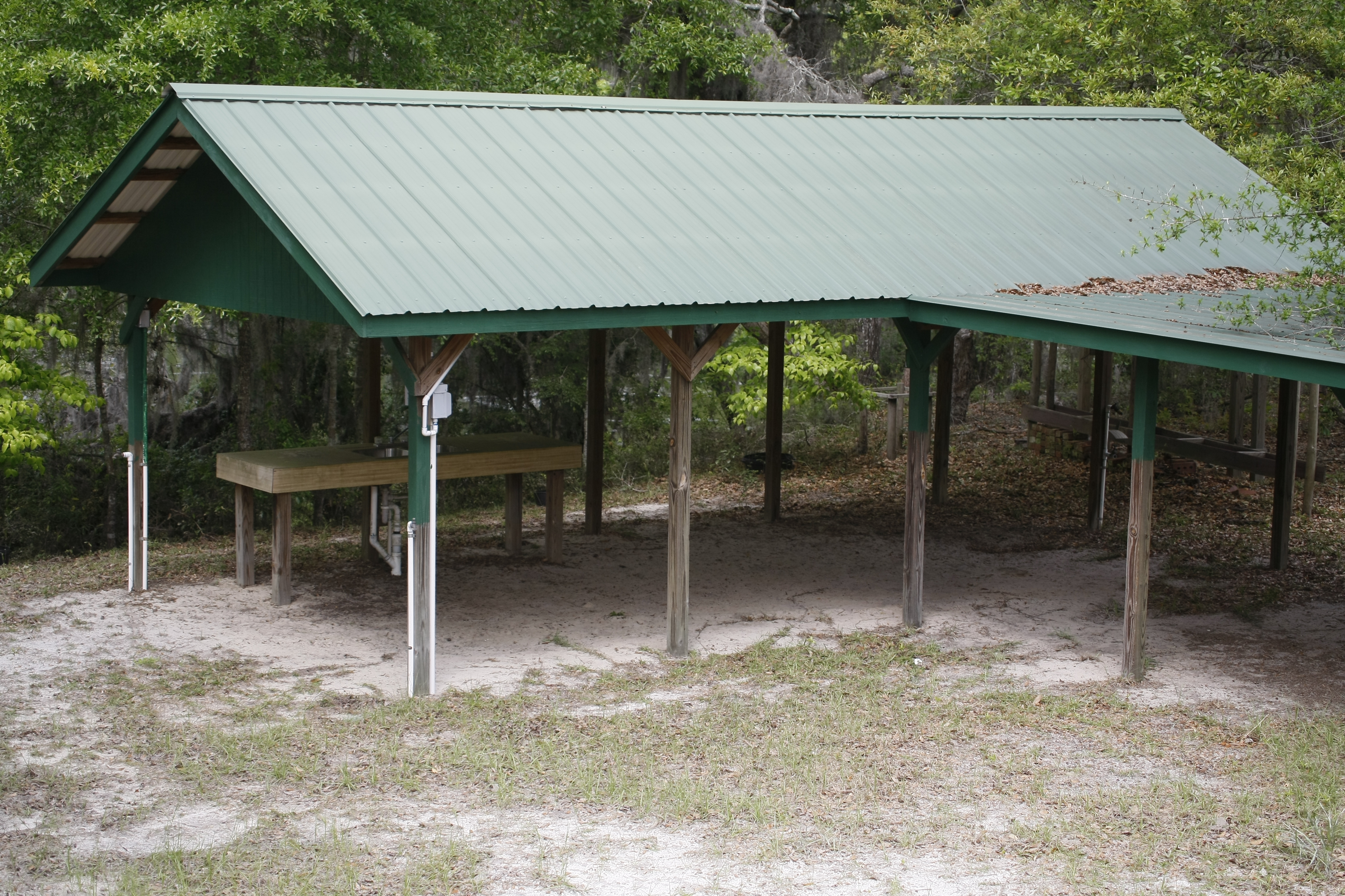 fish cleaning shelter with water and electricity