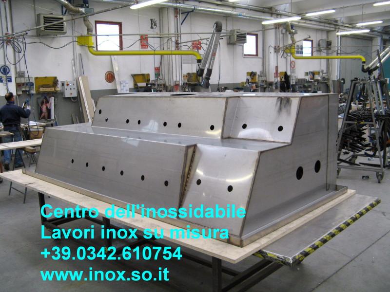 Vascone in acciaio inox su misura per wellness