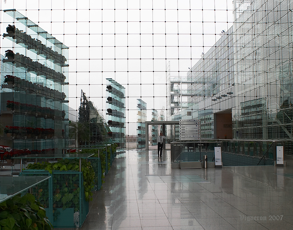 Munich. Flughafen. Kempinski & perspective