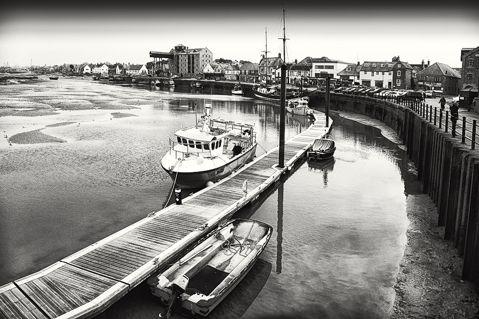Wells-next-the-Sea in Winter almost Line Drawing