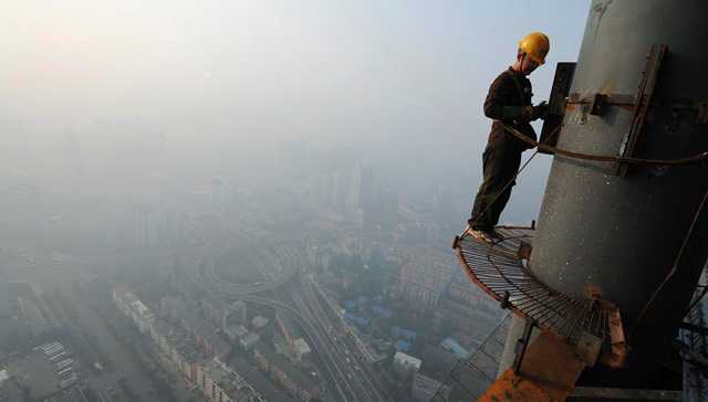 Guy-on-steel-structure-O.jpg